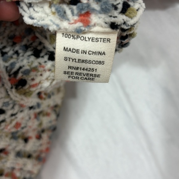 Moon and Madison pull over Sweater size Medium - Picture 9 of 10